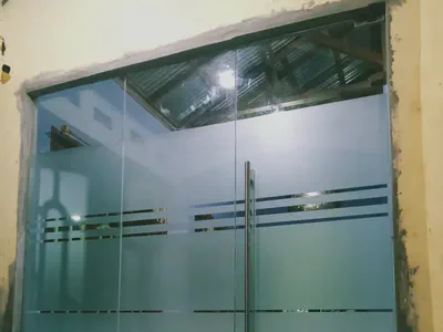 Pintu Kaca Tempered Bekas